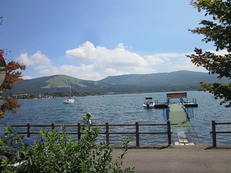 山中湖と三国峠