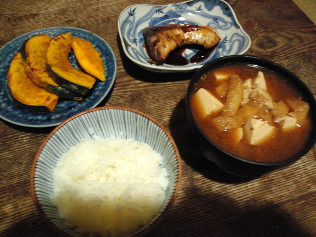 夕食 ブリの照り焼き カボチャのバター焼き 豆腐と油揚げの味噌汁 写真共有サイト フォト蔵