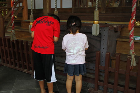 子供達も参拝