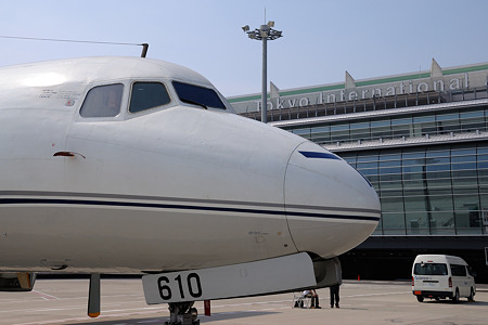 YS-11量産１号機と新国際線ターミナル