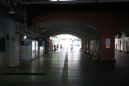 2010.08.29　有楽町駅　ガード下