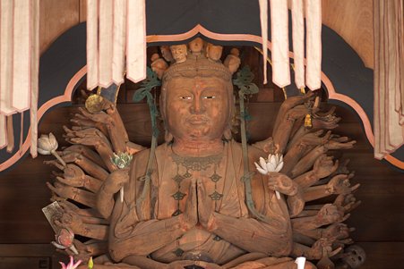 2011.03.04　鎌倉　建長寺　法堂　千手観音坐像