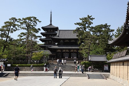 c-110505-144840 法隆寺 中門と五重塔