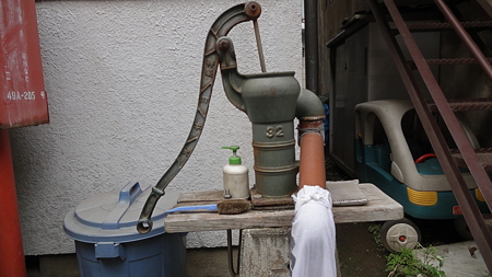 現役の井戸 品川宿青物横丁近く 飲めるのかな
