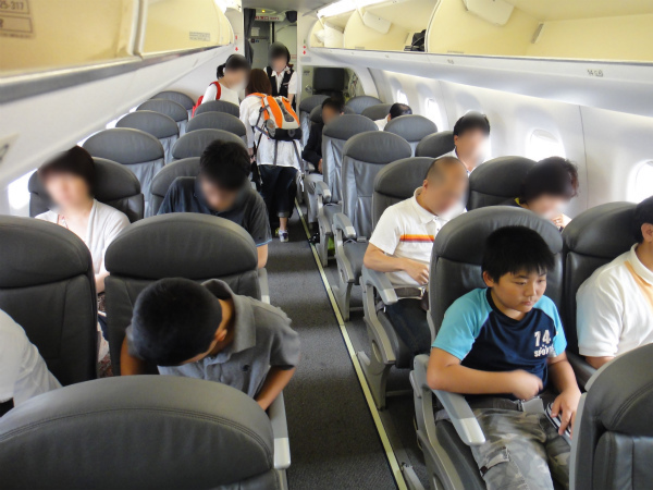 エンブラエルの慣れない小さめの飛行機が新鮮